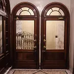 L16-central Station Apartment