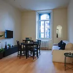 L16-central Station Apartment *