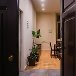 L16-central Station Apartment